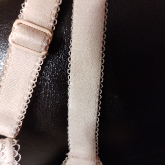 Wacoal Cream Bra.  34C - Picture 9 of 9